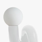 Avellon | Elegante Lampada da Tavolo con Base Scolpita e Luce Ambientale Morbida