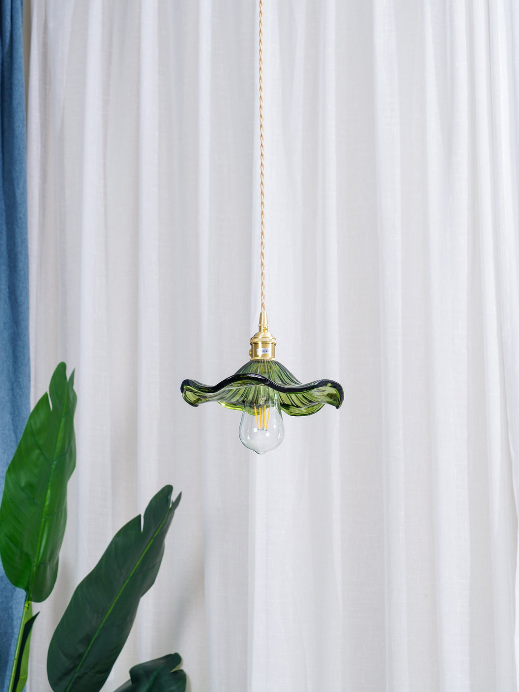 Lampada a sospensione in vetro a forma di fiore di ibisco