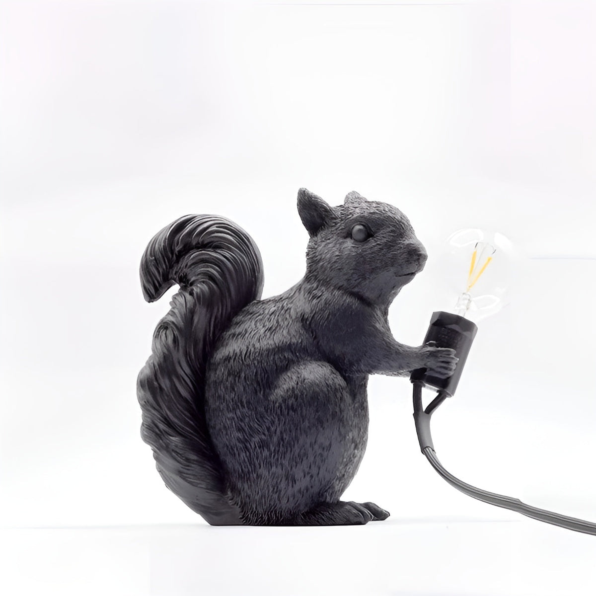 Lampada da tavolo con figura di scoiattolo – Delizioso elemento decorativo in design nordico