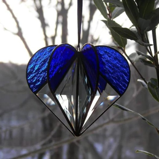 PrismGlow – Solettore a forma di cuore fatto a mano con riflessi arcobaleno vivaci