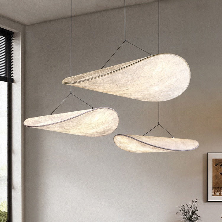 Lampada a sospensione con paralume ovale a forma di onda