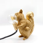 Lampada da tavolo con figura di scoiattolo – Delizioso elemento decorativo in design nordico