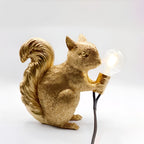Lampada da tavolo con figura di scoiattolo – Delizioso elemento decorativo in design nordico