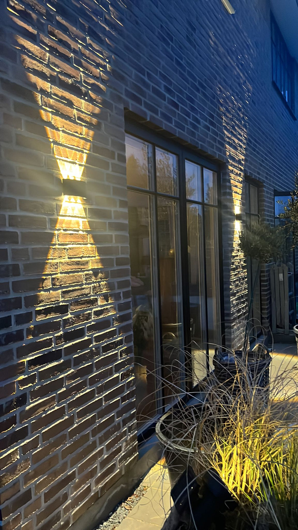 Avelira | Moderno Applique da Esterno LED Up Down in Alluminio Nero Sabbiato con Luce Calda 3000K