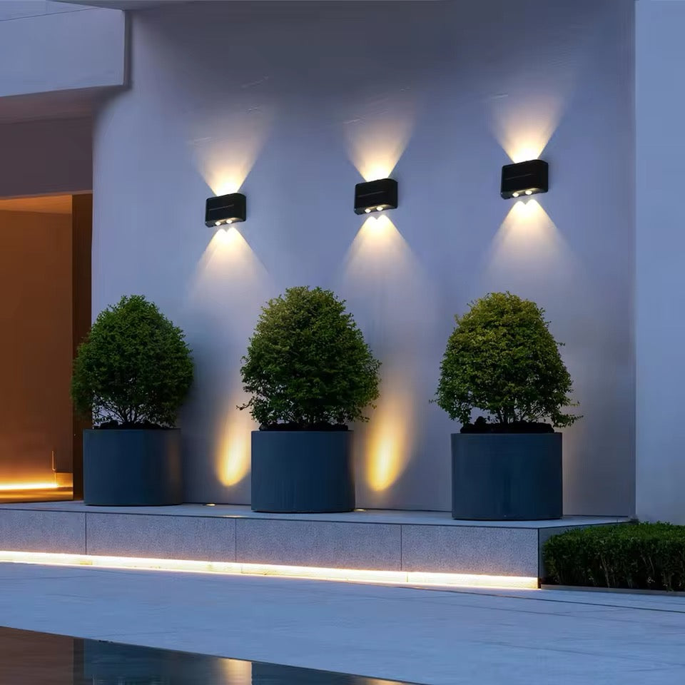 Luce da Parete Solare a LED da Esterno con Pannello Rettangolare e Fasci di Luce Su e Giù