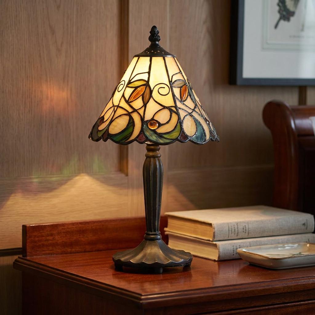 Lampada Tiffany Intermedia Jamelia di Interiors 1900