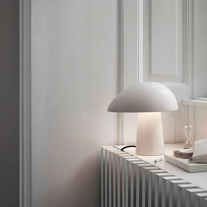 Lampada da tavolo Jano – Legno & Metallo – Naturale – Ø 28 cm – Design Scandinavo – Illuminazione LED