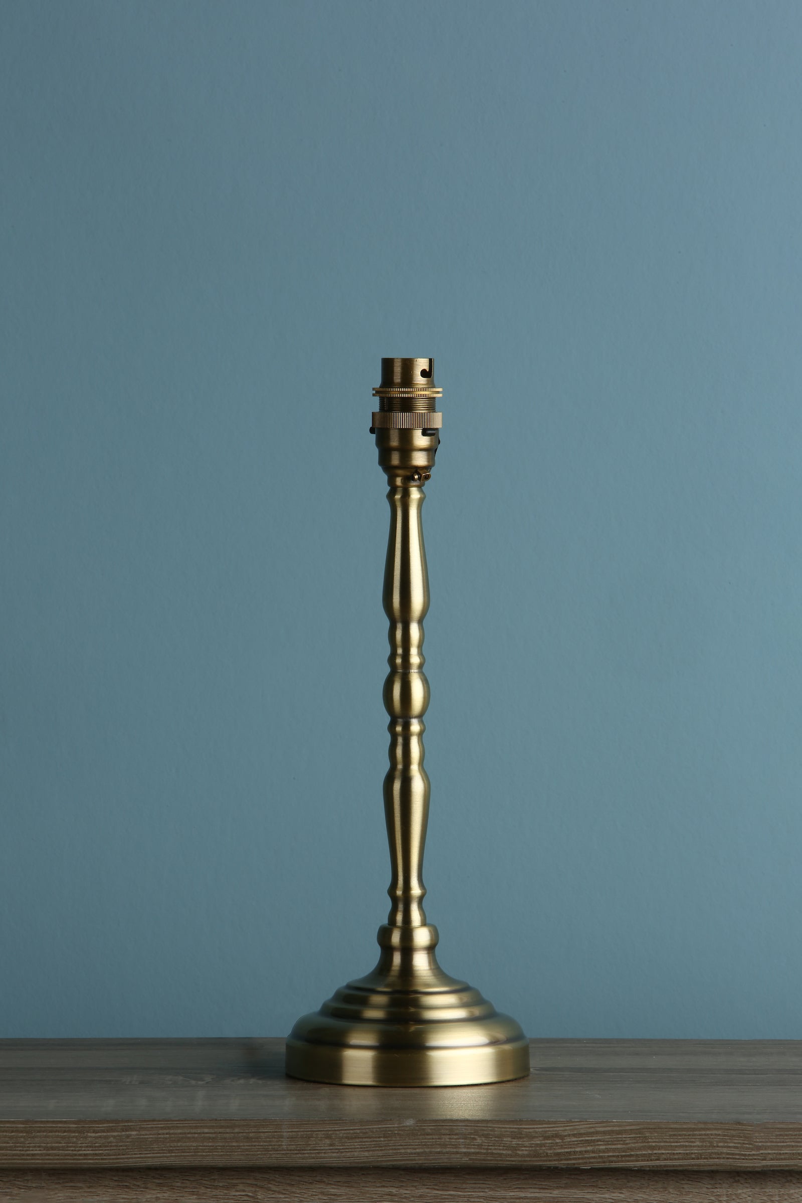 Base della lampada da tavolo Laura Ashley Corey in ottone antico