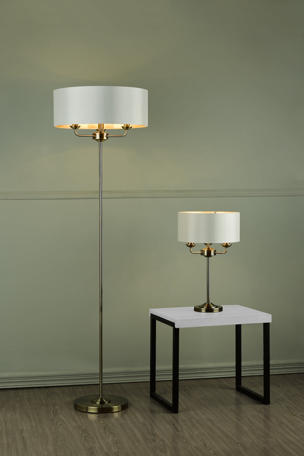 Lampada da Terra Laura Ashley Sorrento Ottone Antico con Paralume Avorio