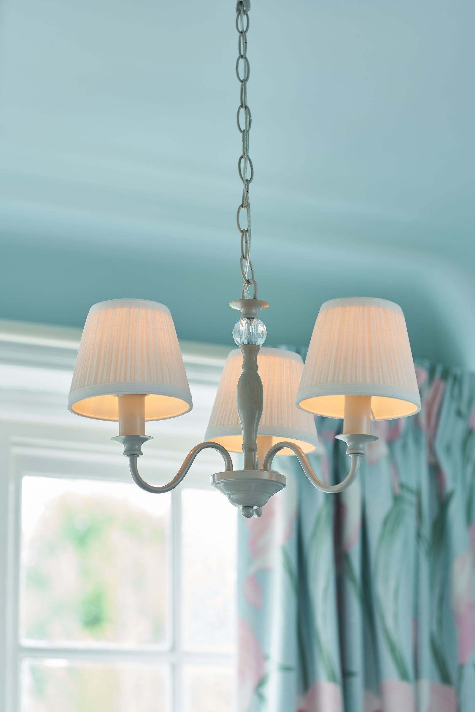 Lampadario Laura Ashley Ellis a 3 luci Crema con Paralumi Avorio