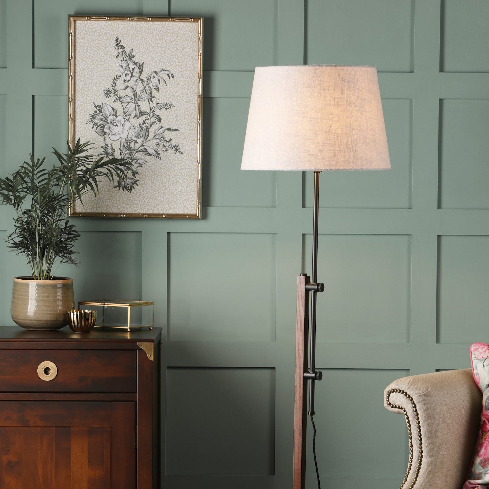 Lampada da Terra Regolabile Laura Ashley Burdale con Base in Legno Scuro