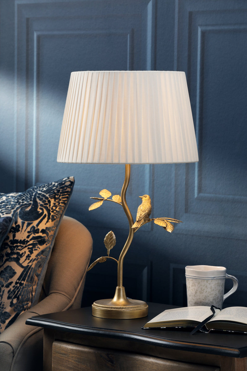 Lampada da Tavolo Egelton in Ottone Anticato e Taupe di Laura Ashley