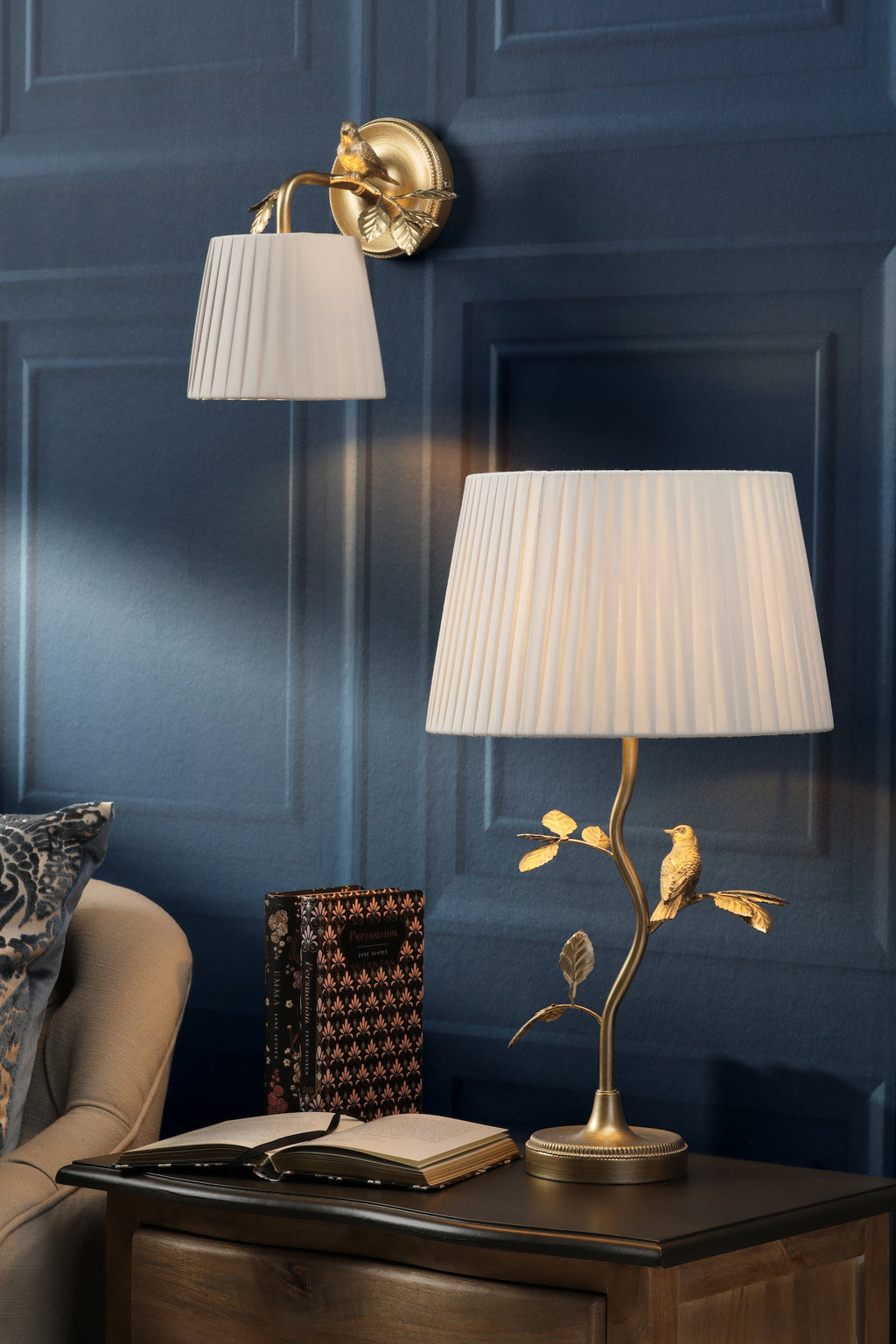 Lampada da Tavolo Egelton in Ottone Anticato e Taupe di Laura Ashley