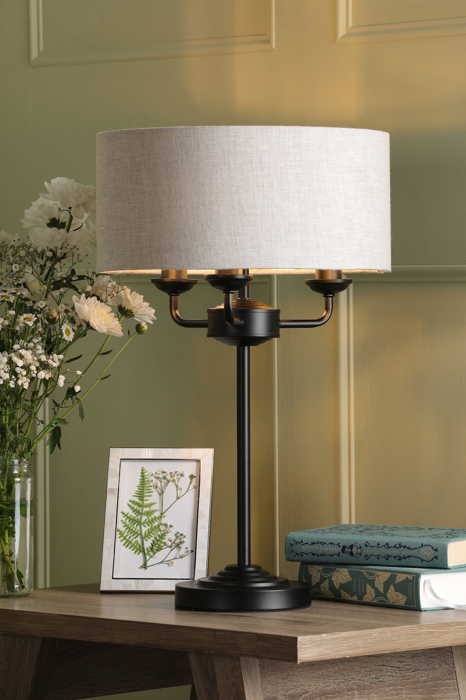 Lampada da Tavolo Sorrento Laura Ashley Nero Opaco e Naturale con Paralume