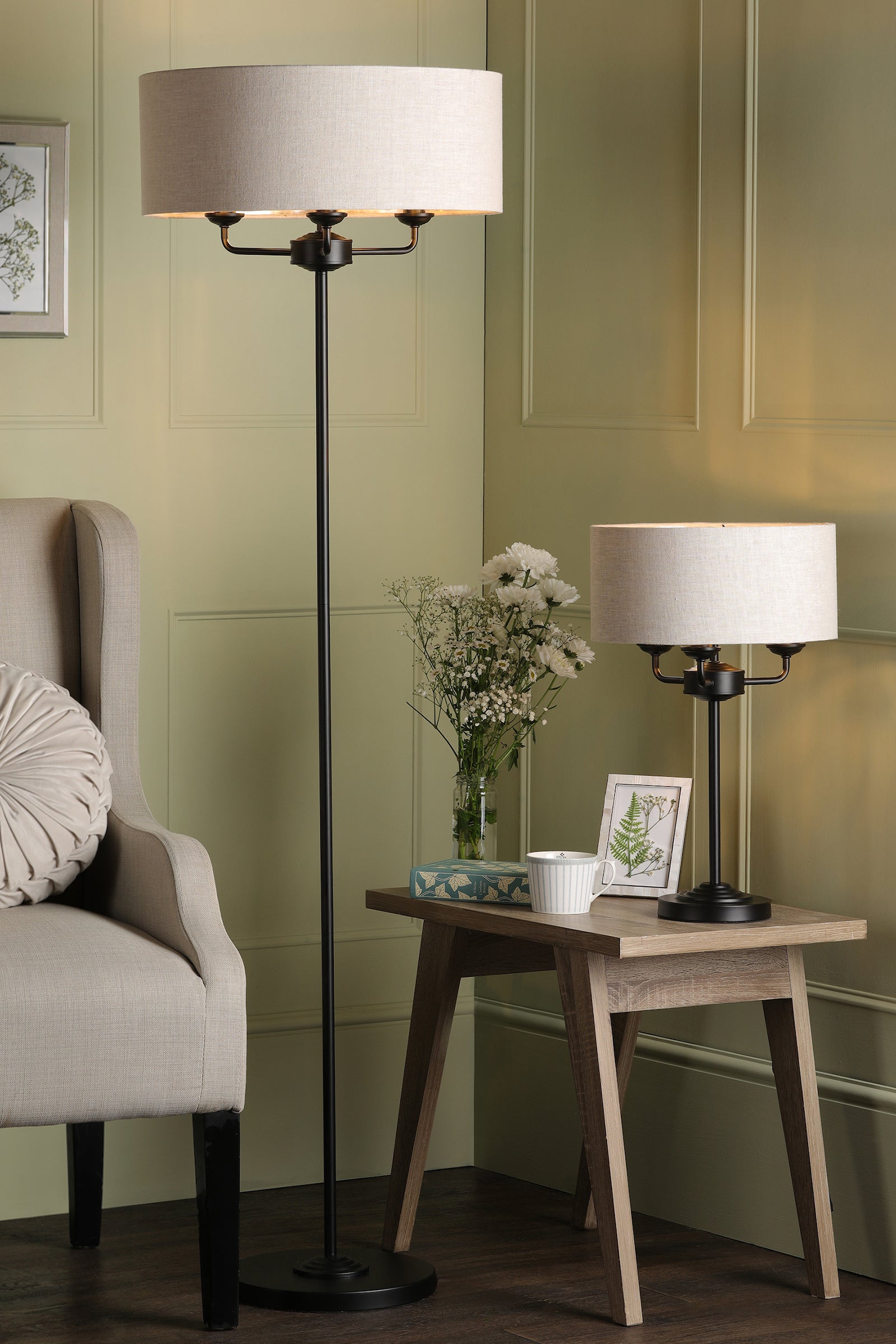 Lampada da Tavolo Sorrento Laura Ashley Nero Opaco e Naturale con Paralume