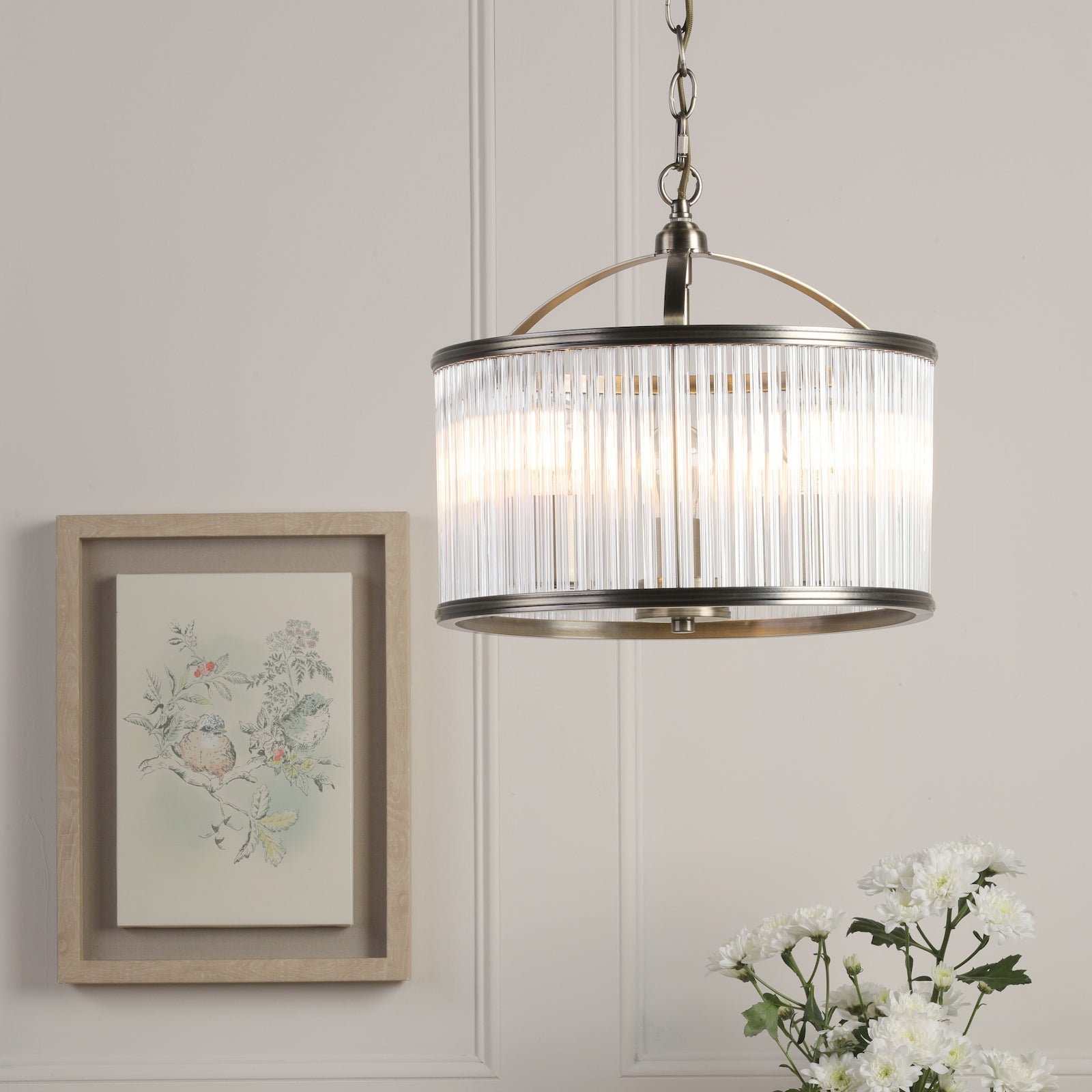 Laura Ashley Sutton Sospensione a 3 Luci Ottone Anticato Opaco e Vetro Rigato