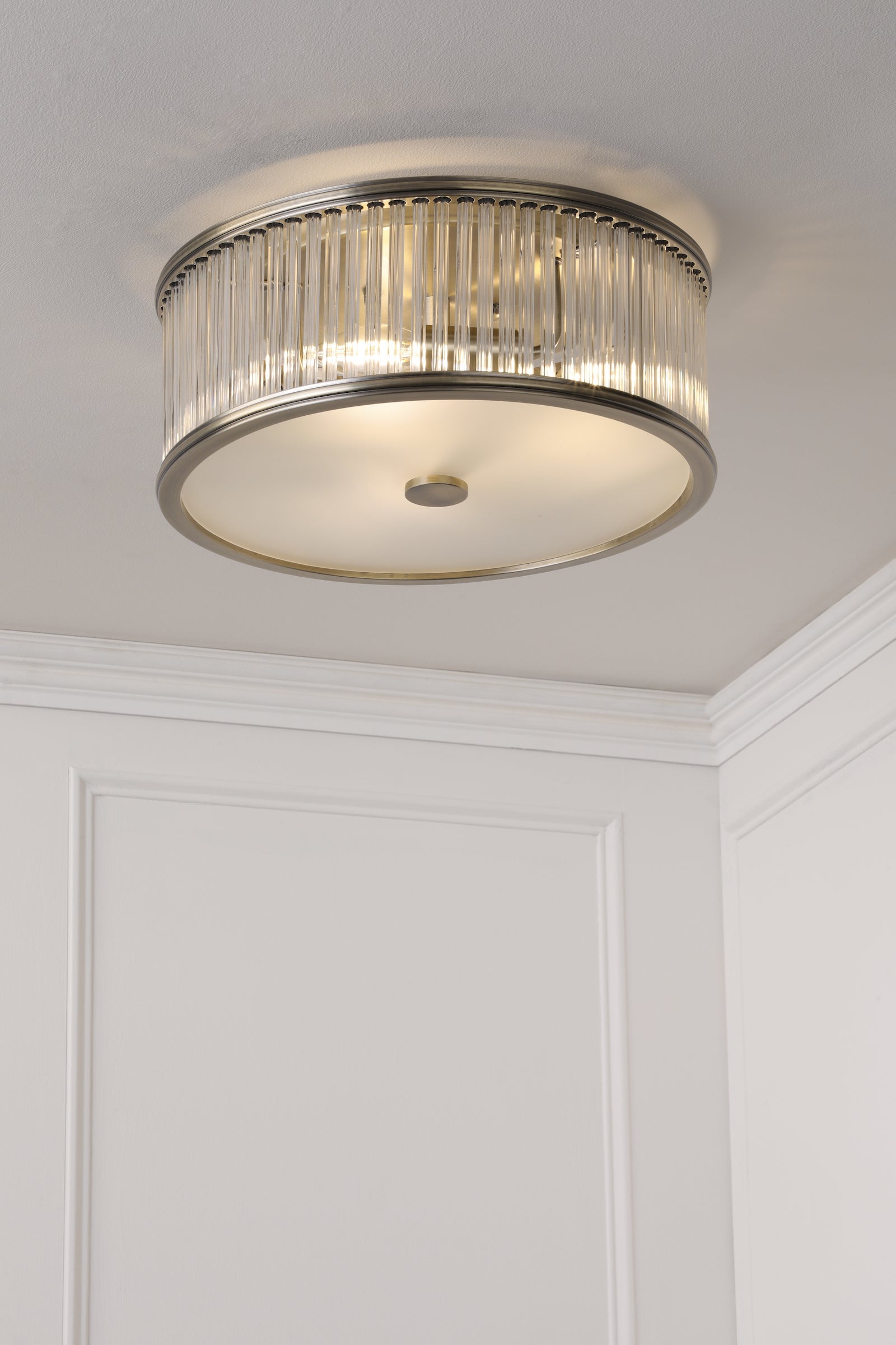 Laura Ashley Sutton 2 Luci Flush Ottone Anticato Matt e Vetro Rigato