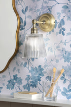 Applique da Bagno Laura Ashley Callaghan in Ottone Anticato Opaco e Vetro Rigato IP44
