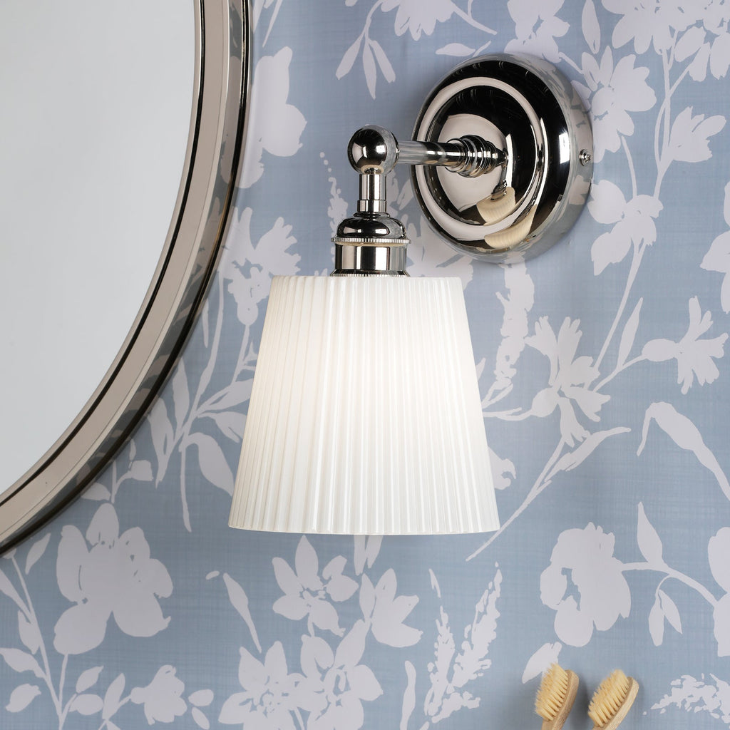 Applique da Bagno Laura Ashley Callaghan Nichel Lucido e Vetro Rigato Bianco IP44