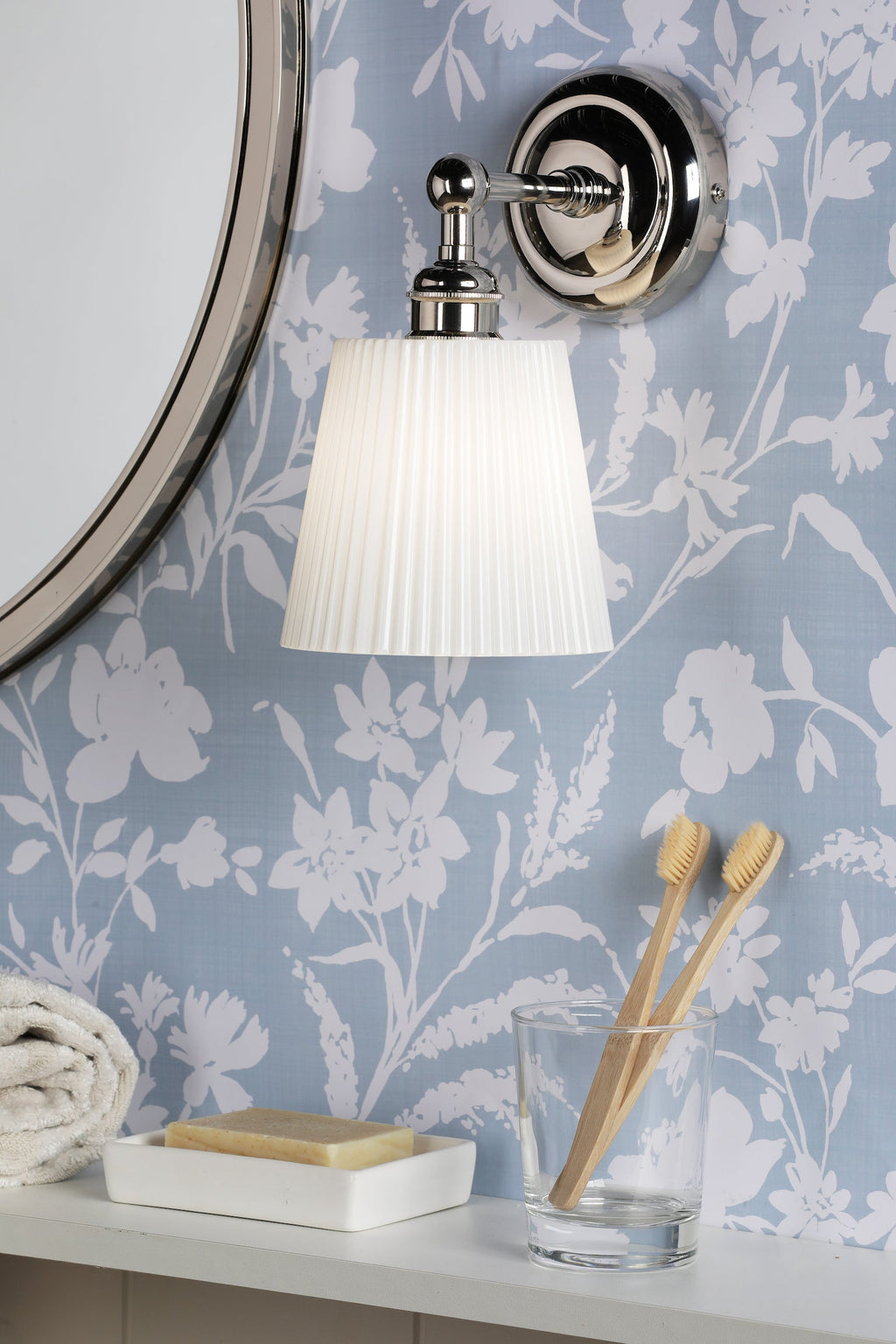 Applique da Bagno Laura Ashley Callaghan Nichel Lucido e Vetro Rigato Bianco IP44