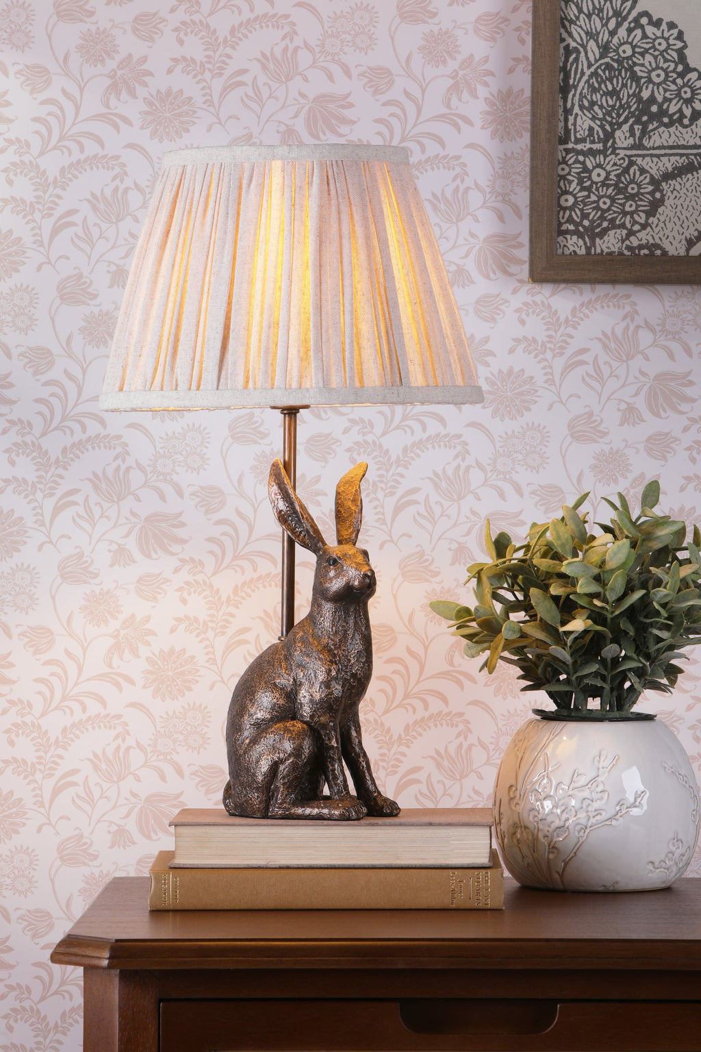 Lampada da Tavolo Laura Ashley Hare Bronzo Antico con Paralume