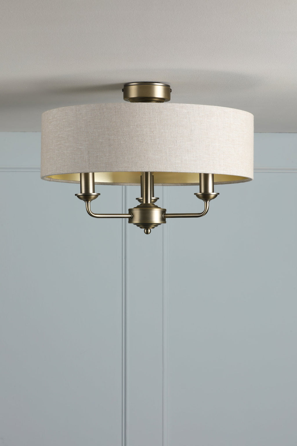 Laura Ashley Sorrento 3 Luci Semi-Flush Ottone Anticato Matt con Paralume Naturale