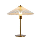 Lampada da Tavolo LERPA – Tessuto Plissettato – Ottone – Moderna – Illuminazione Elegante