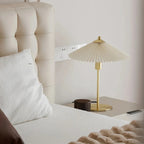 Lampada da Tavolo LERPA – Tessuto Plissettato – Ottone – Moderna – Illuminazione Elegante