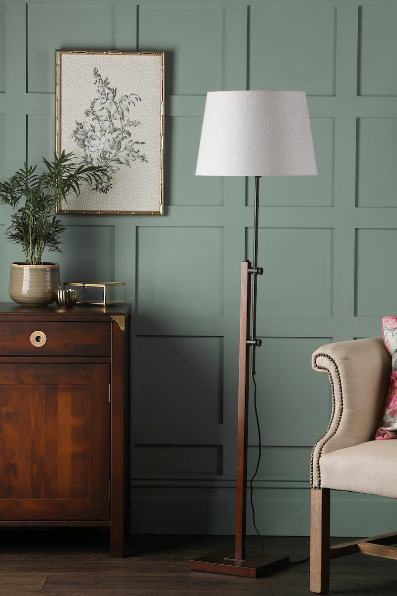 Lampada da Terra Regolabile Laura Ashley Burdale con Base in Legno Scuro