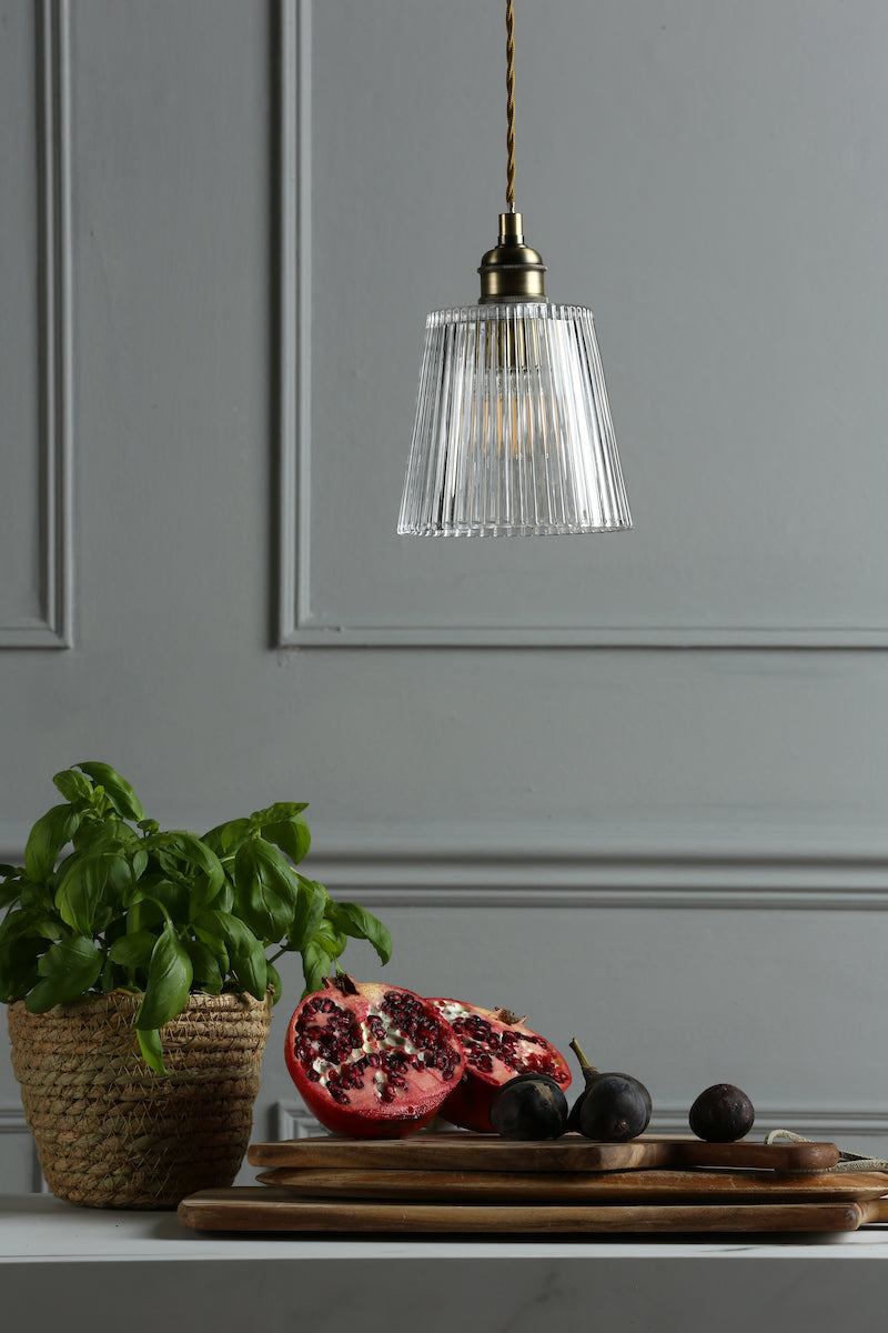 Laura Ashley Callaghan Piccolo Pendant in Ottone Antico e Vetro Rigato