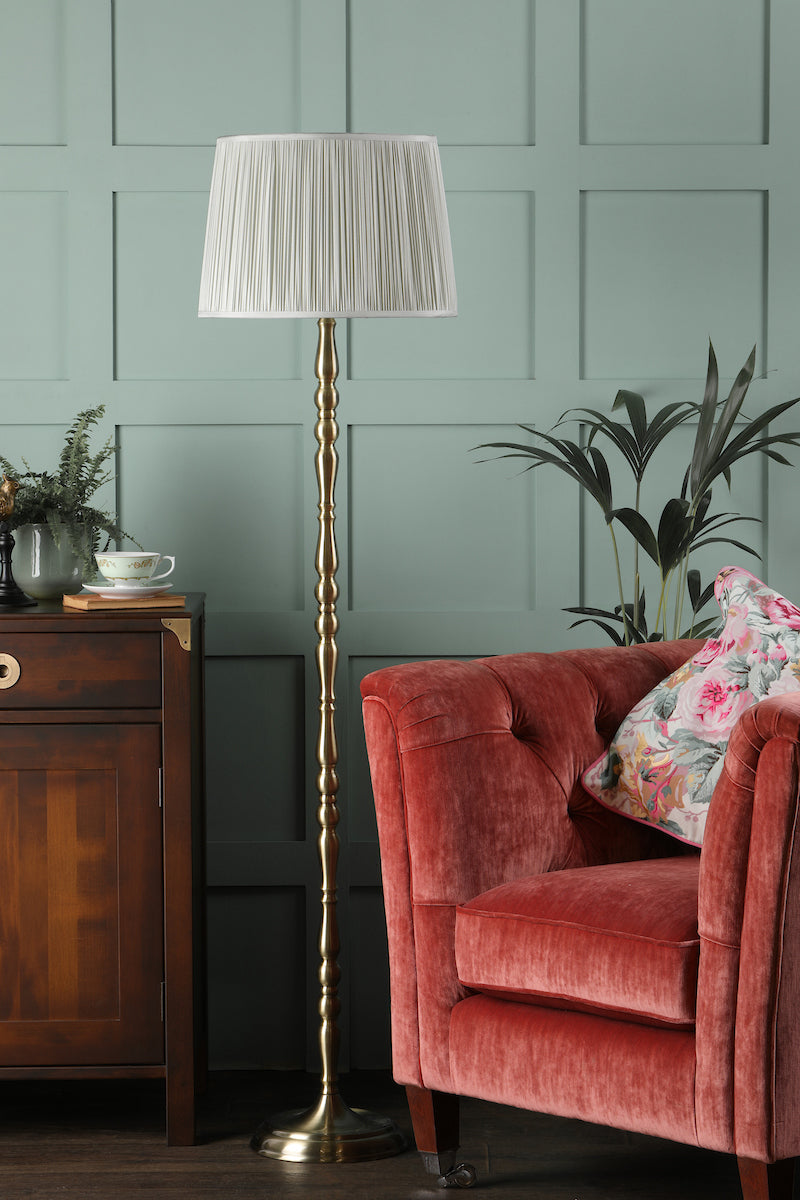 Lampada da terra Laura Ashley Corey con base in ottone antico