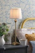 Lampada da tavolo Laura Ashley Hemsley in ottone antico e paralume avorio