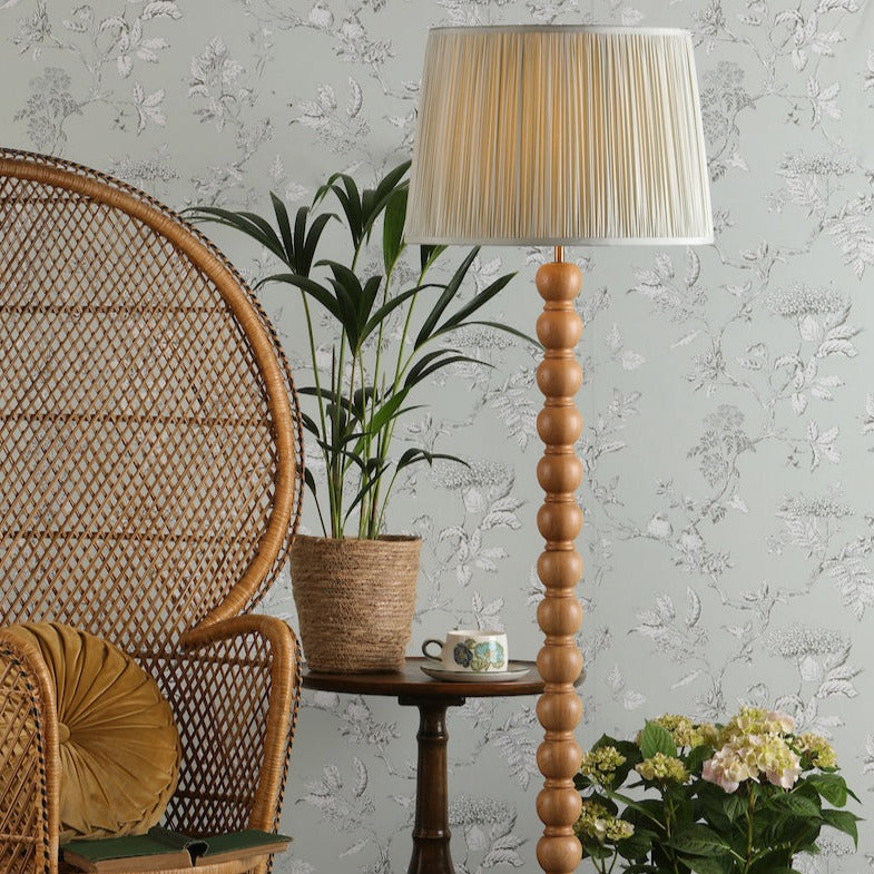 Lampada da Terra Laura Ashley Maria con Base in Legno di Quercia Cerata