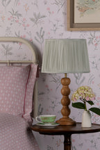 Lampada da Tavolo Laura Ashley Maria con Base in Legno di Quercia Cerata