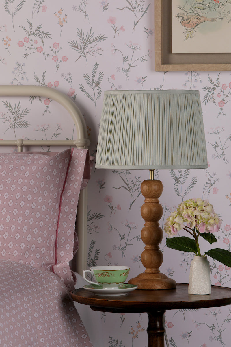 Lampada da Tavolo Laura Ashley Maria con Base in Legno di Quercia Cerata