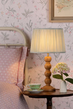 Lampada da Tavolo Laura Ashley Maria con Base in Legno di Quercia Cerata