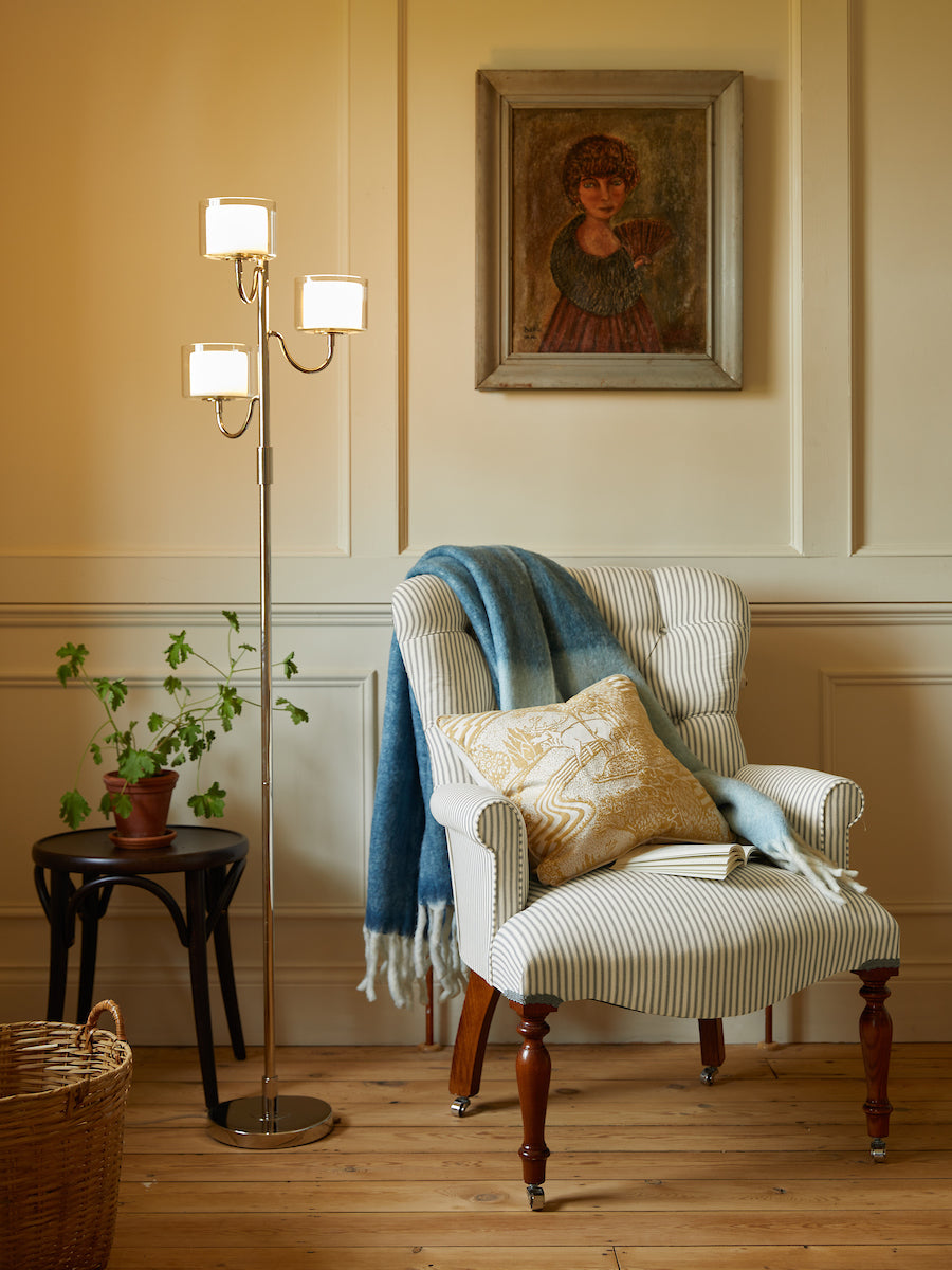 Lampada da Terra Laura Ashley Southwell a 3 Luci in Nichel Lucido e Vetro Opale