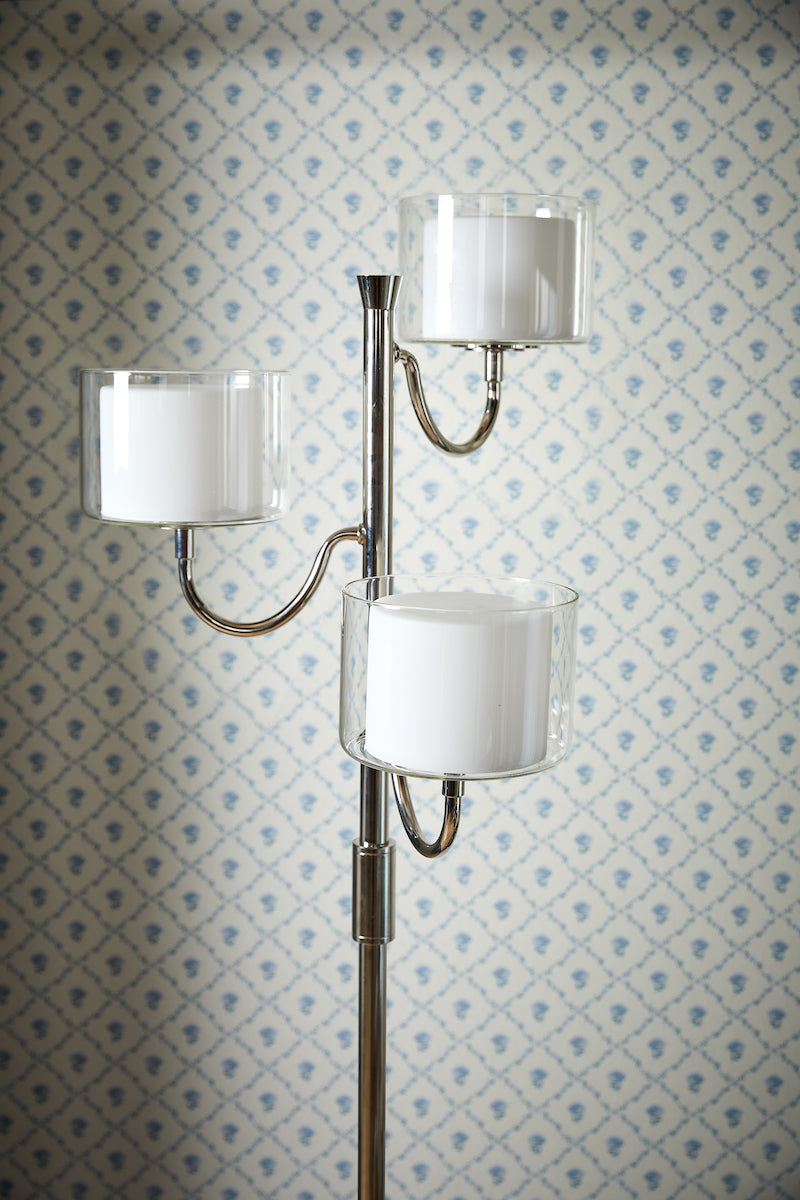 Lampada da Terra Laura Ashley Southwell a 3 Luci in Nichel Lucido e Vetro Opale