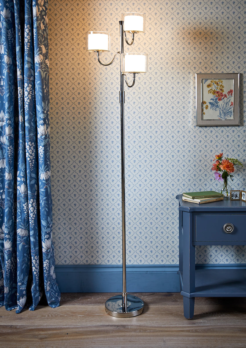 Lampada da Terra Laura Ashley Southwell a 3 Luci in Nichel Lucido e Vetro Opale
