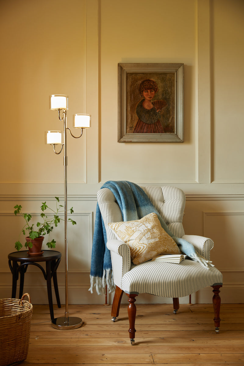 Lampada da Terra Laura Ashley Southwell a 3 Luci in Nichel Lucido e Vetro Opale
