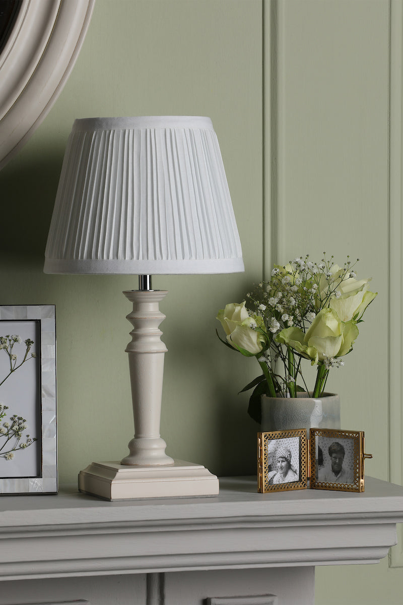 Lampade da tavolo Laura Ashley Tate in confezione doppia in legno invecchiato con paralume