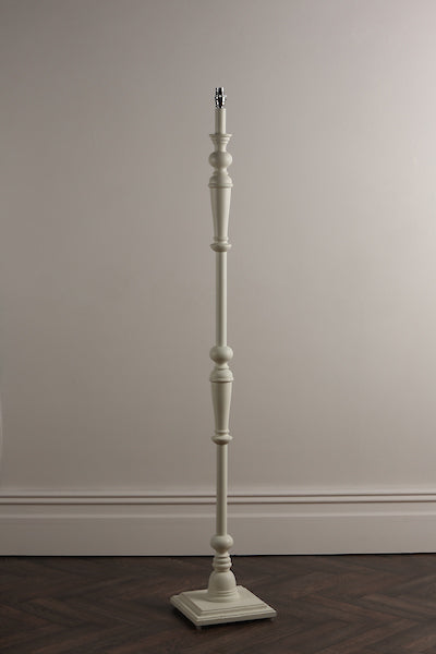 Lampada da Terra in Legno Laura Ashley Tate con Base Bianco Invecchiato