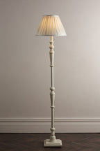 Lampada da Terra in Legno Laura Ashley Tate con Base Bianco Invecchiato
