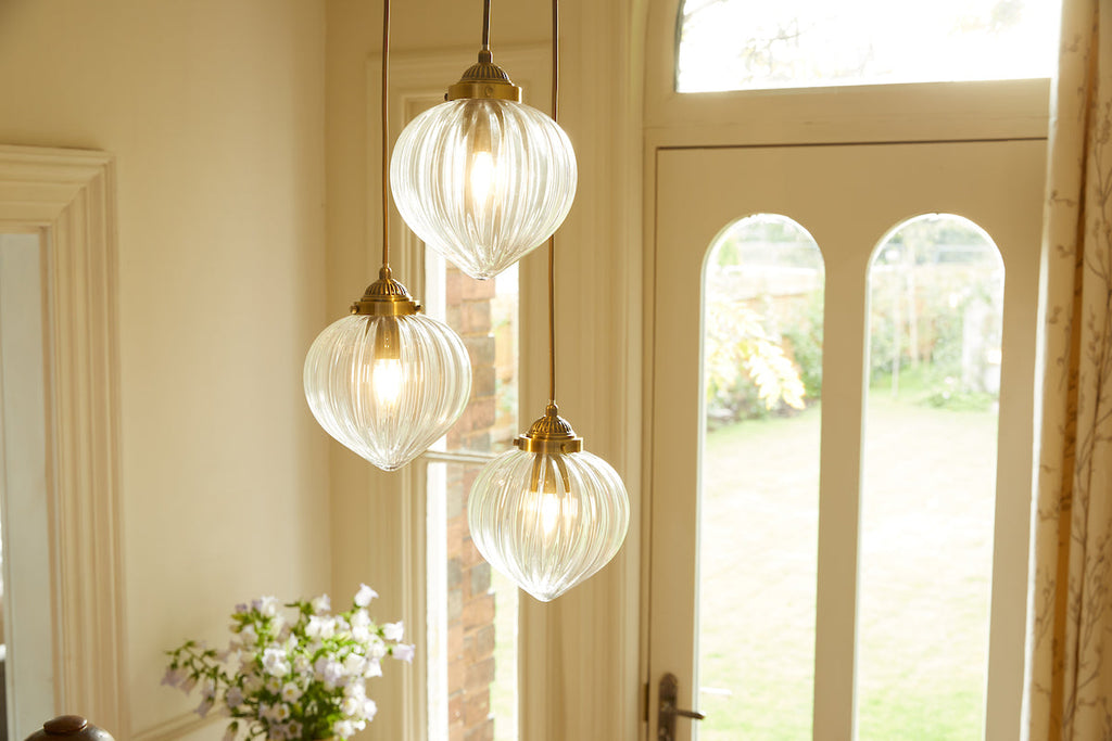 Laura Ashley Whitham Lampadario a Cluster con 3 Luci in Ottone Antico