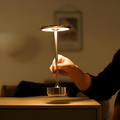 Lampada da Tavolo LED Ricaricabile con Testa di Luce a Disco e Base in Metallo