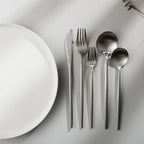 Posate minimaliste in acciaio inossidabile – Eleganza nel design semplice