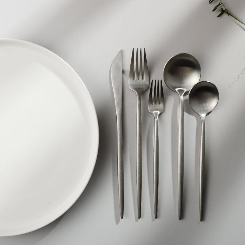 Posate minimaliste in acciaio inossidabile – Eleganza nel design semplice