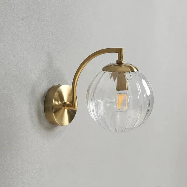 IllumeSphere - Lampada da parete moderna in vetro per un'atmosfera luminosa