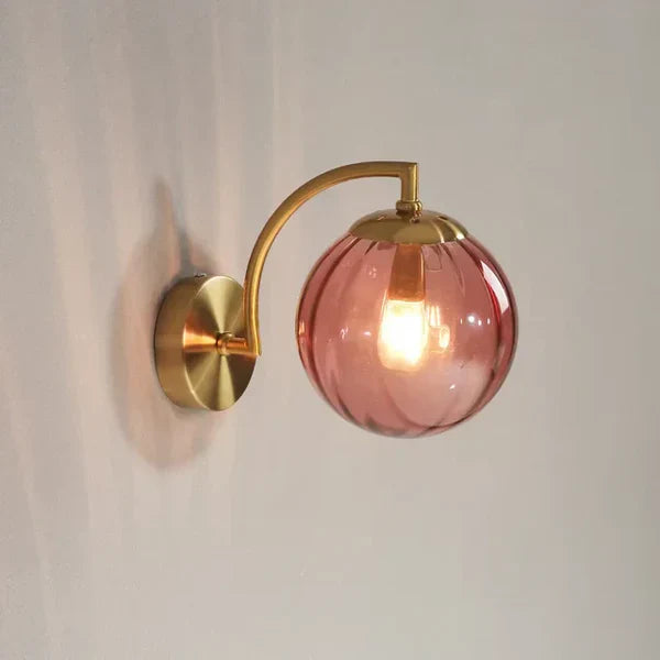IllumeSphere - Lampada da parete moderna in vetro per un'atmosfera luminosa