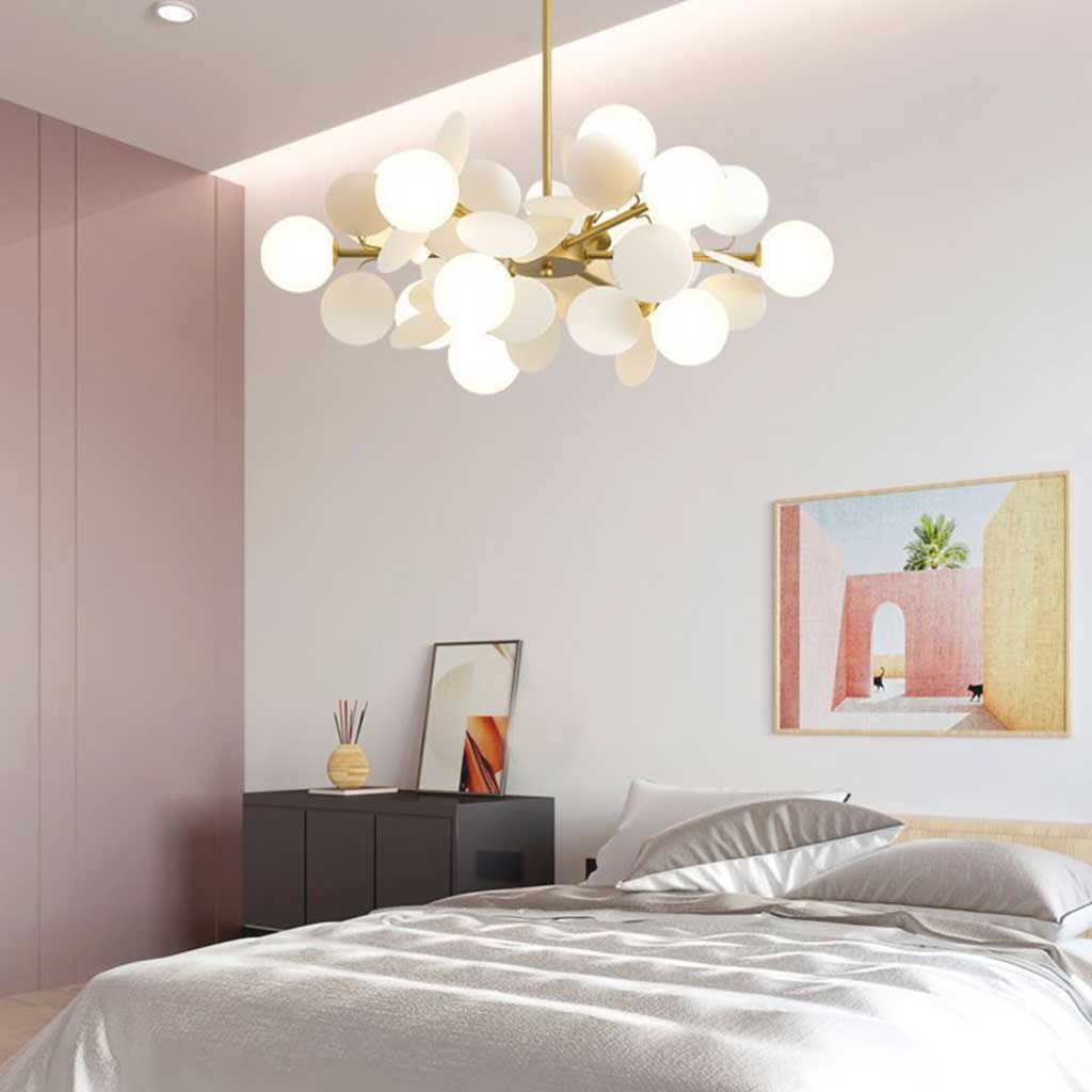 Lampada da soffitto moderna con sfere in vetro opale multiple